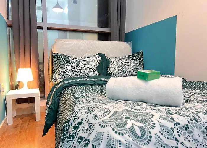 Relaxing Closed Partition Room In Tecom Near Metro