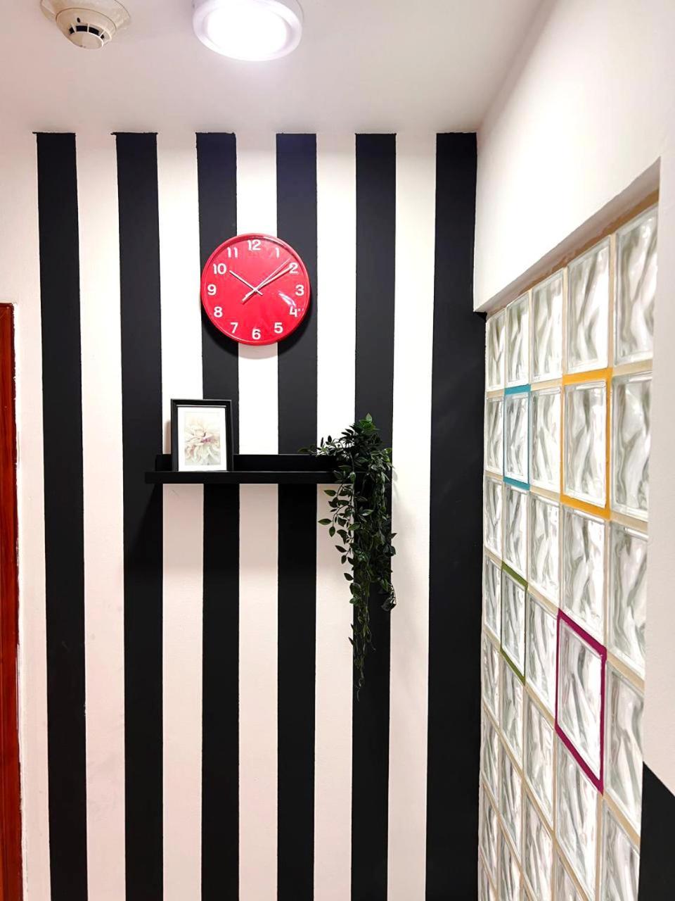 Relaxing Closed Partition In Tecom Near Metro Dubai