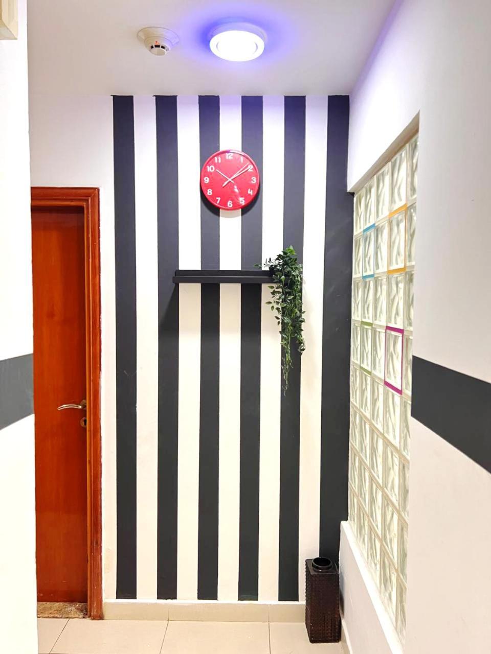 Relaxing Closed Partition In Tecom Near Metro *