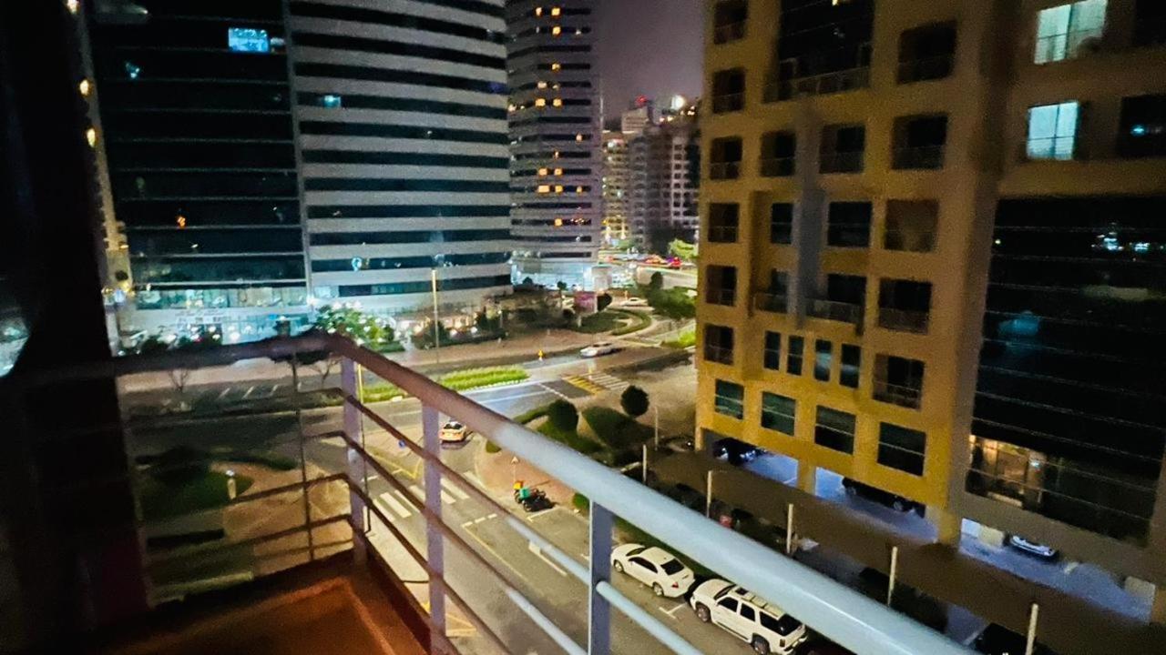 Homestay Relaxing Closed Partition In Tecom Near Metro Dubai
