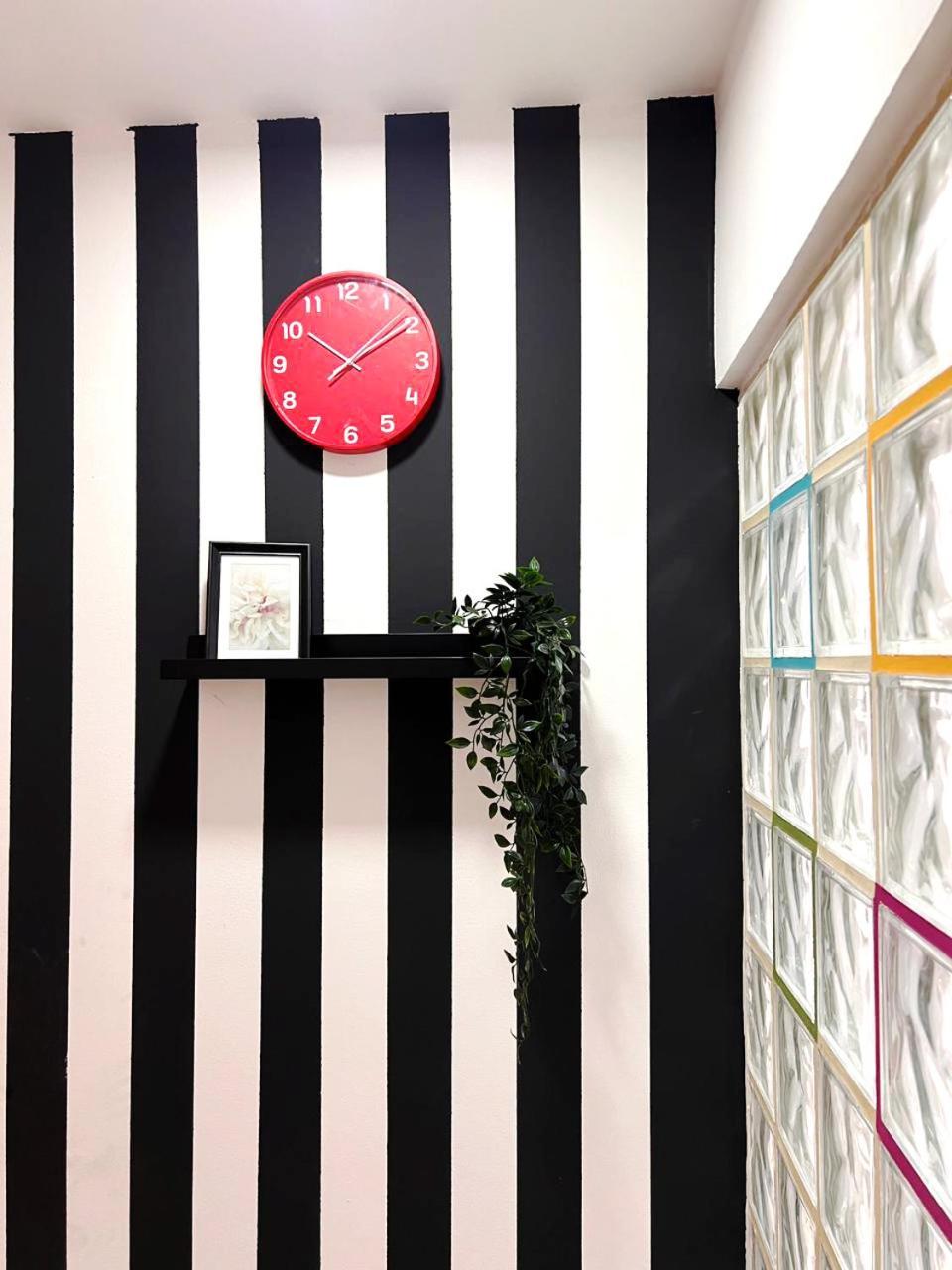 Relaxing Closed Partition In Tecom Near Metro Homestay Dubai