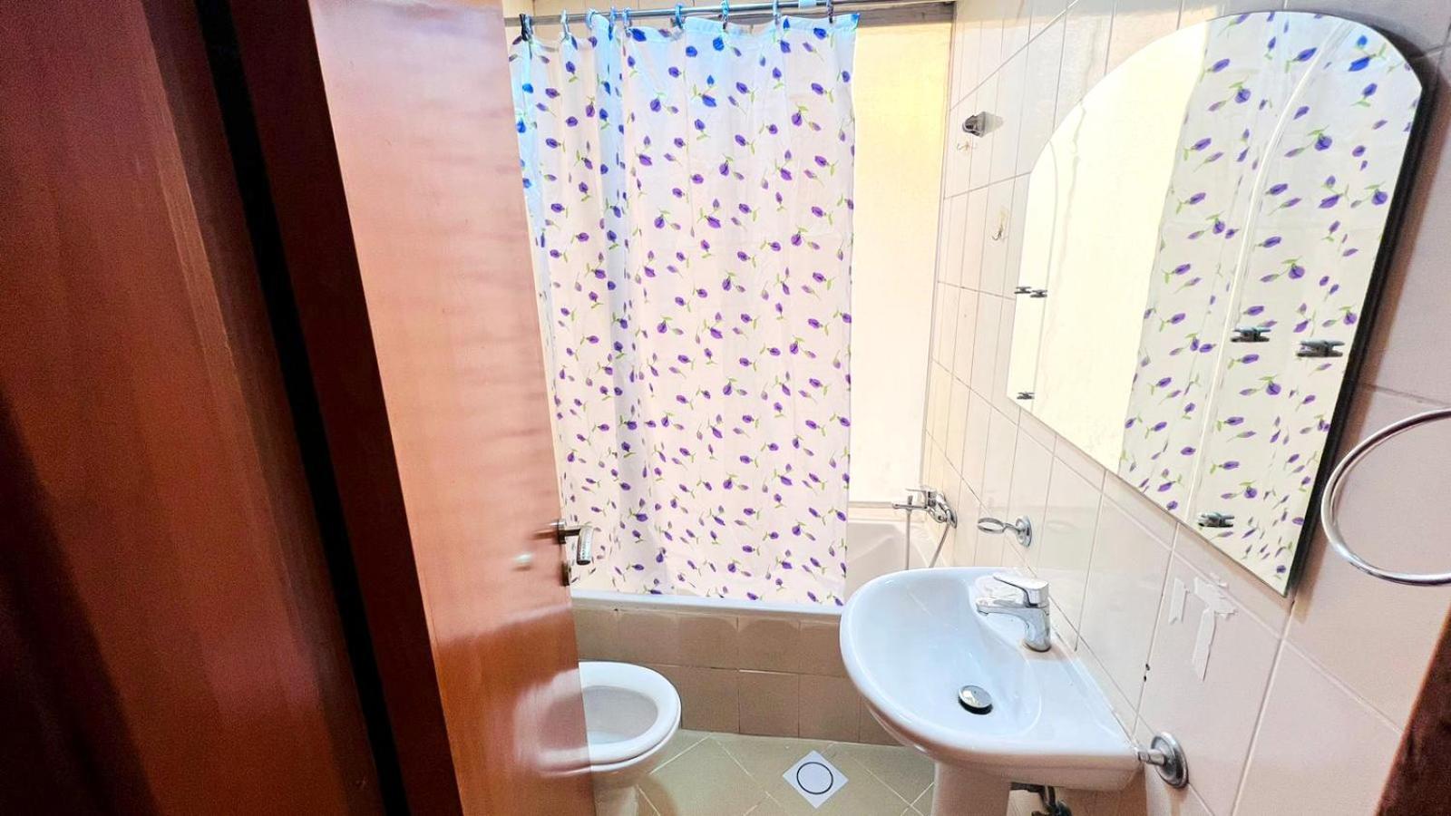 Relaxing Closed Partition In Tecom Near Metro *