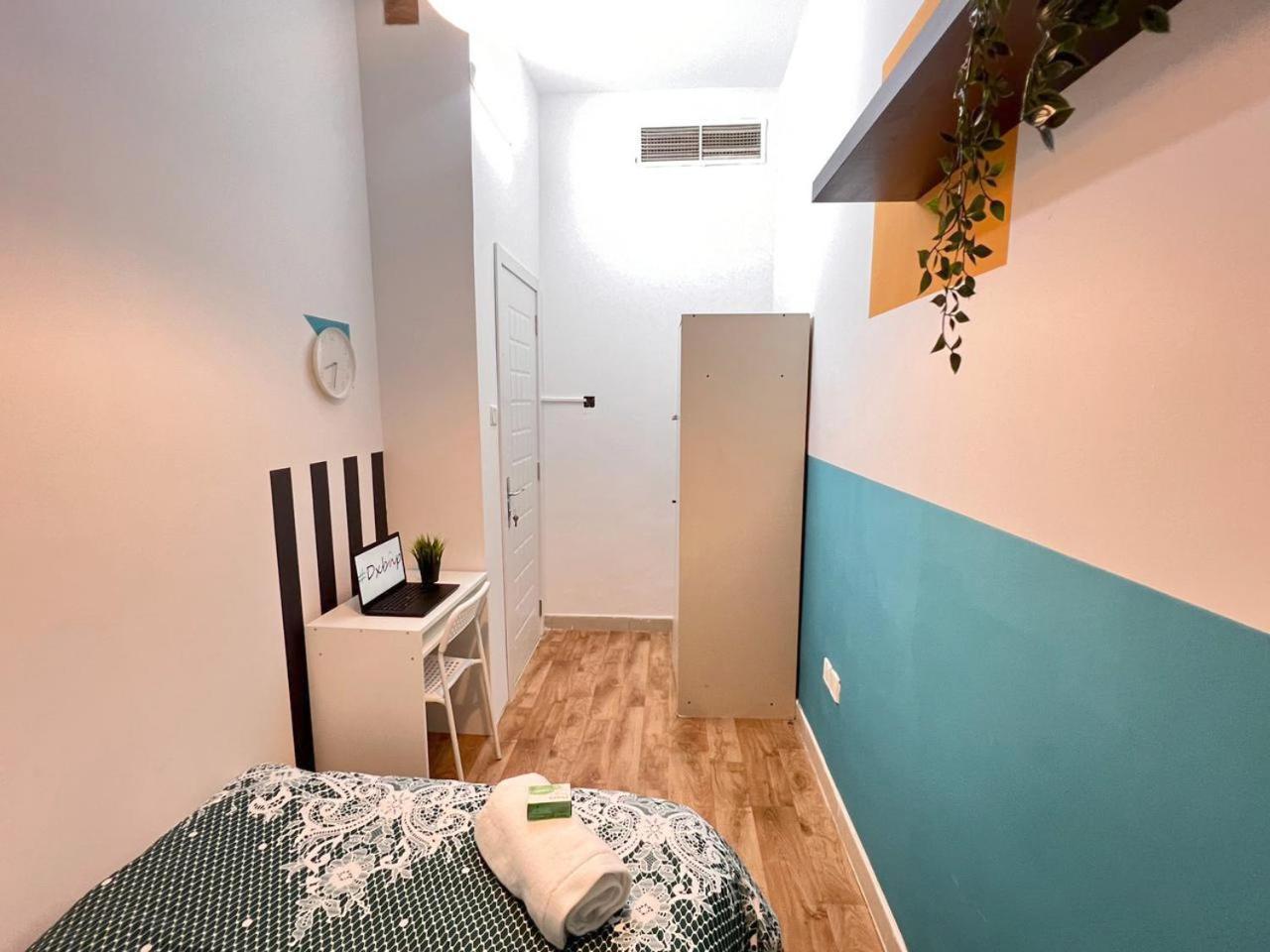 Relaxing Closed Partition In Tecom Near Metro Dubai